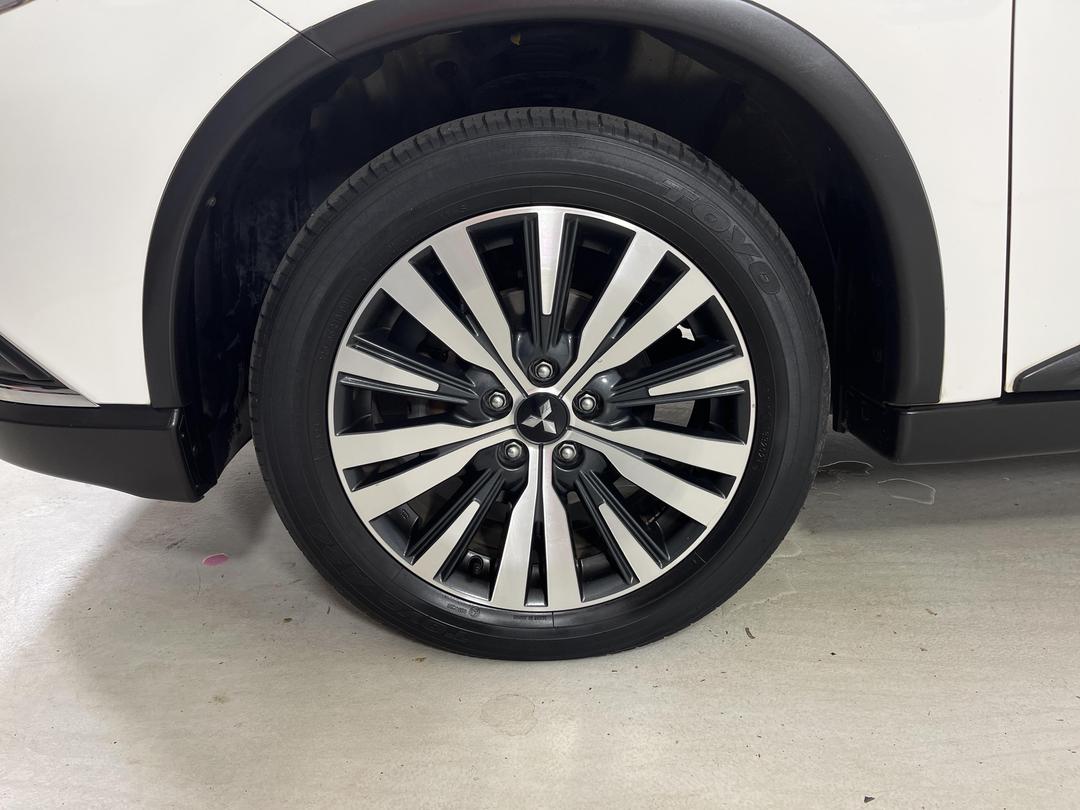 Photo '10' of Mitsubishi Outlander