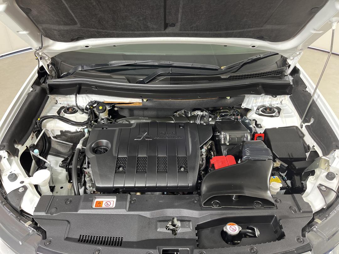 Photo '13' of Mitsubishi Outlander