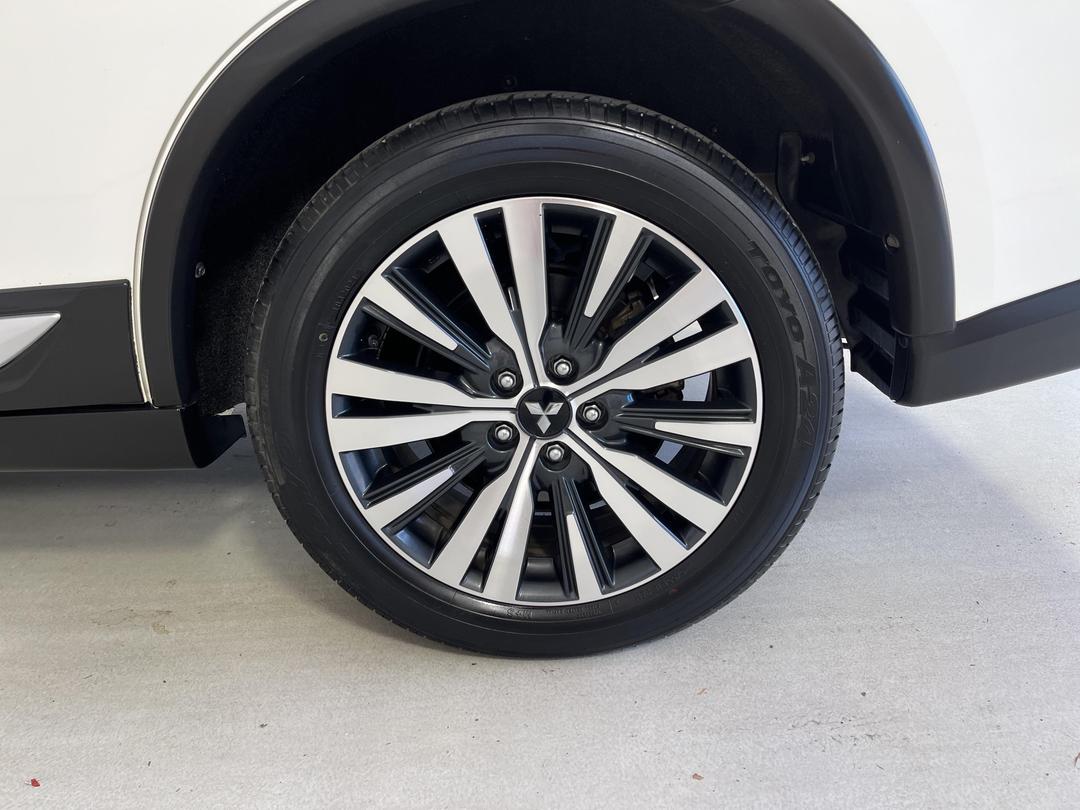 Photo '11' of Mitsubishi Outlander