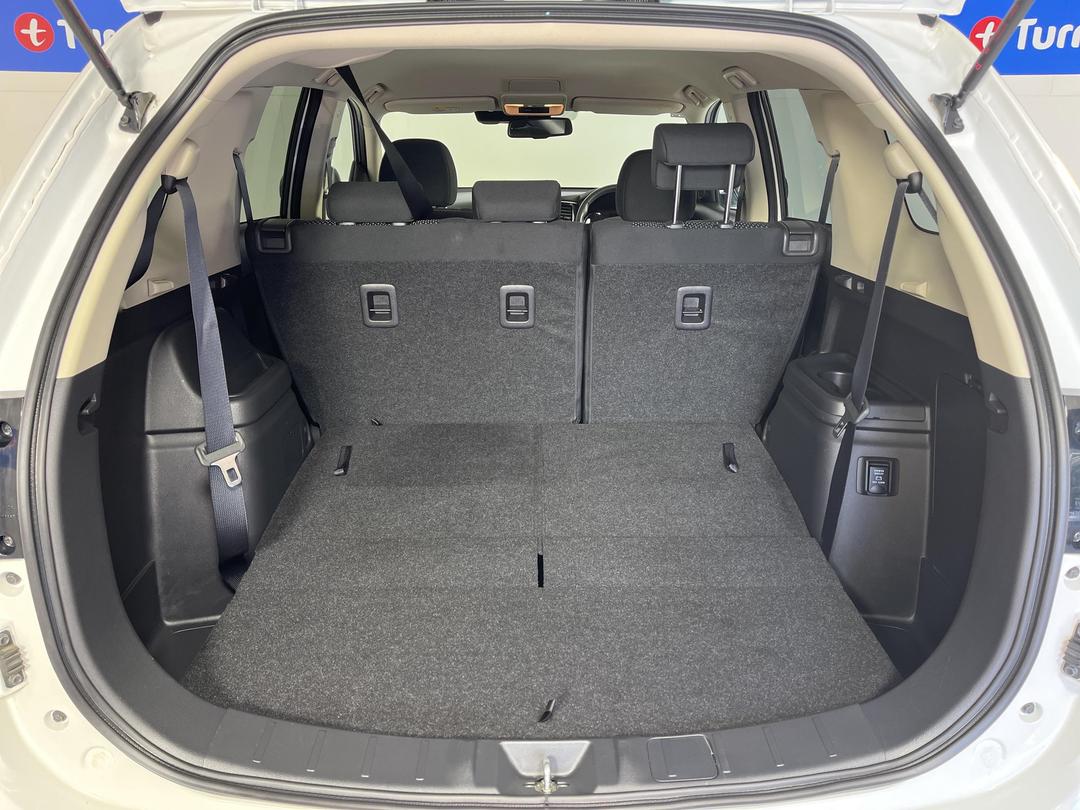 Photo '14' of Mitsubishi Outlander