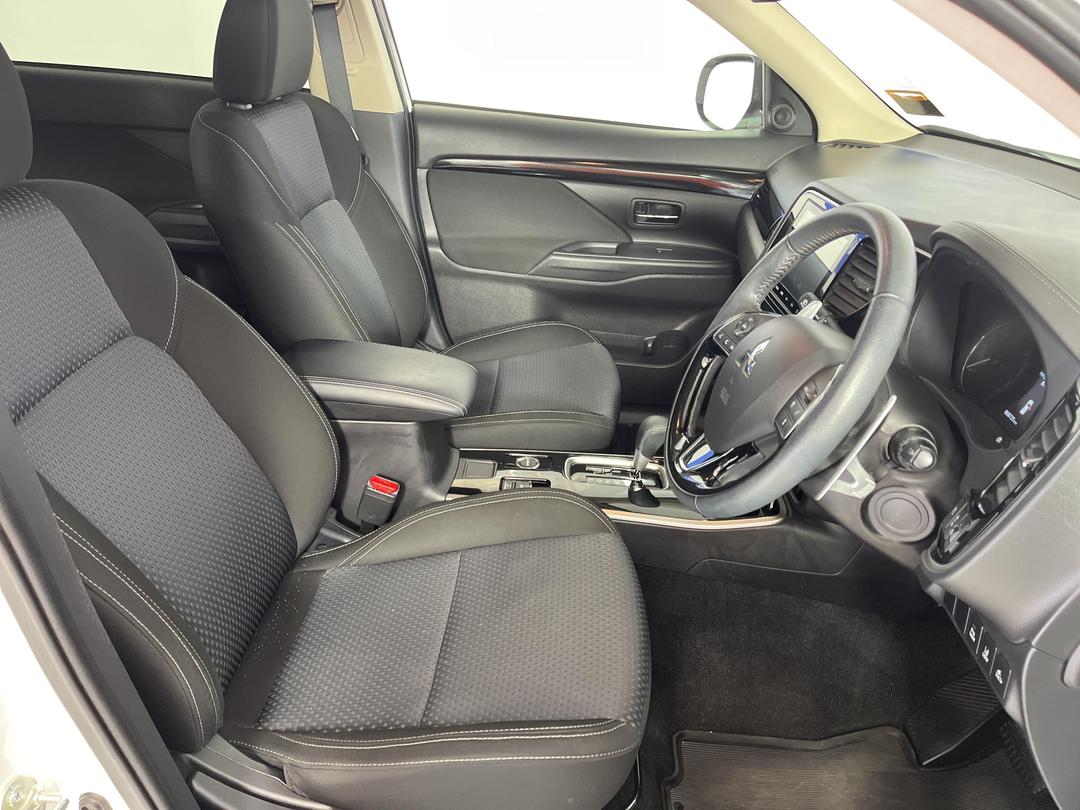 Photo '16' of Mitsubishi Outlander