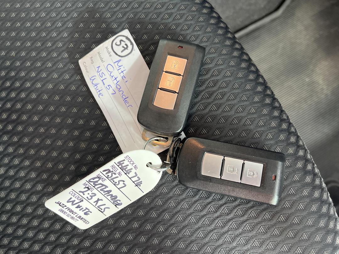 Photo '22' of Mitsubishi Outlander