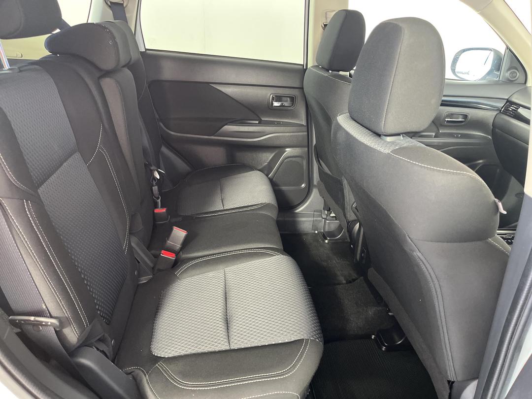 Photo '20' of Mitsubishi Outlander