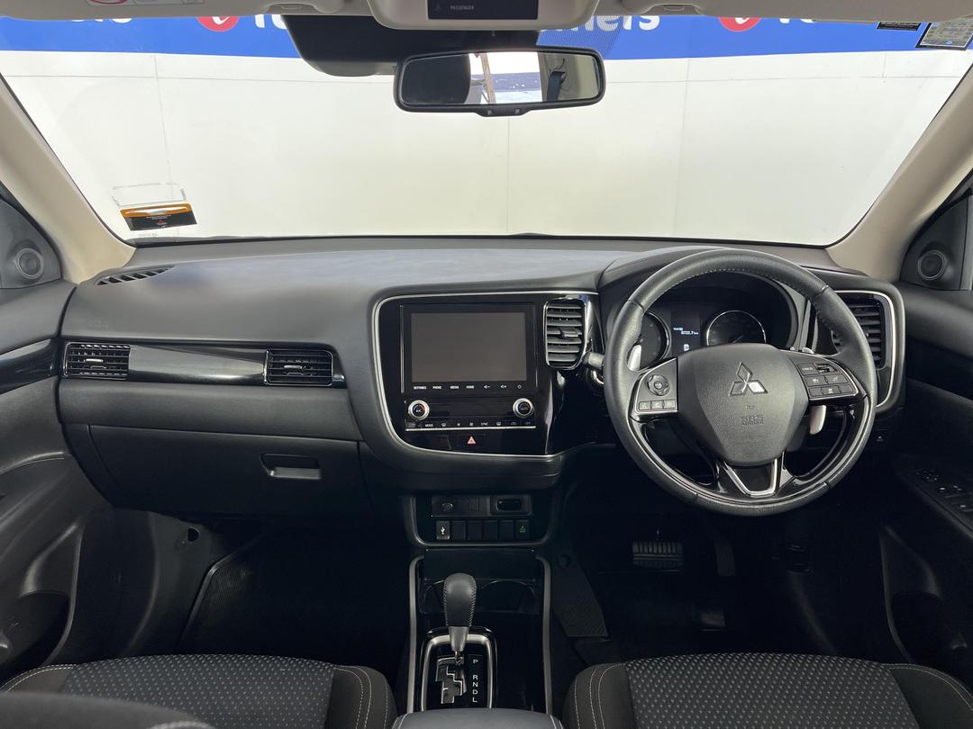 Photo '17' of Mitsubishi Outlander