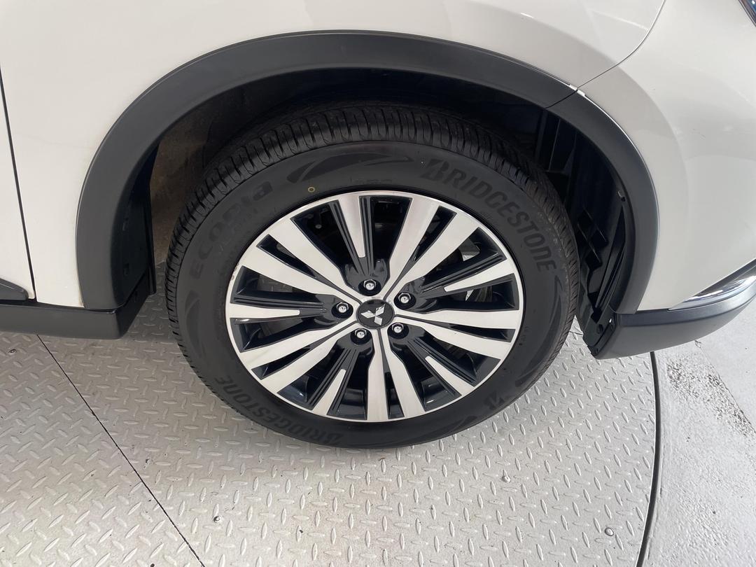 Photo '9' of Mitsubishi Outlander