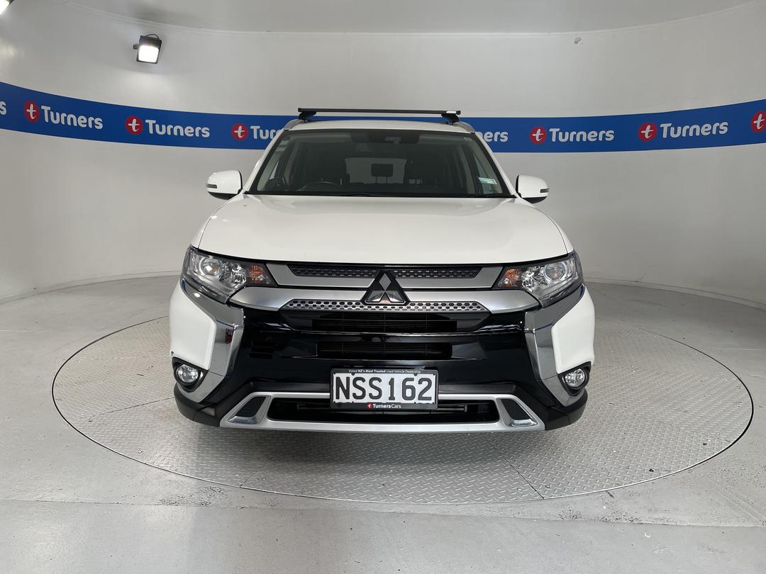 Photo '2' of Mitsubishi Outlander