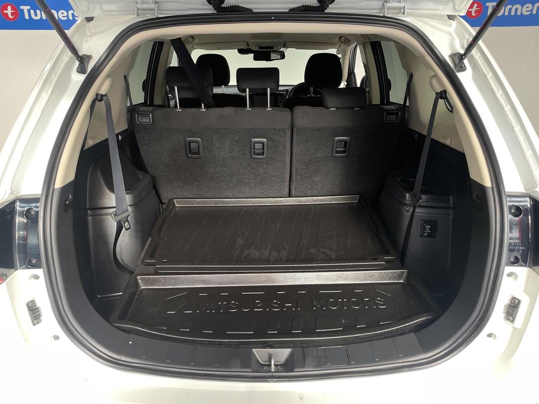 Photo '14' of Mitsubishi Outlander