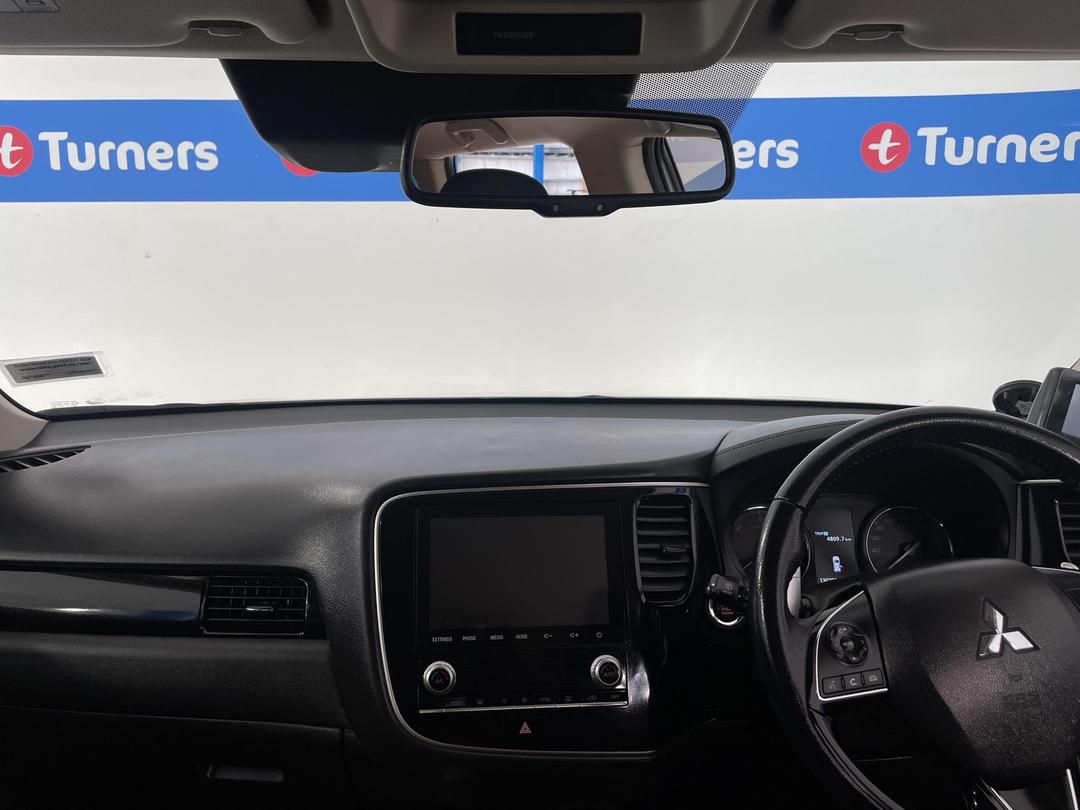 Photo '17' of Mitsubishi Outlander