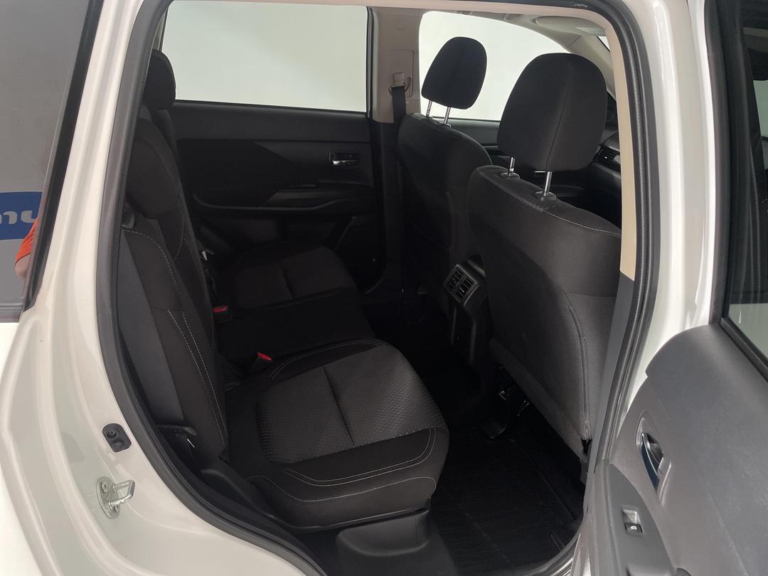 Photo '20' of Mitsubishi Outlander