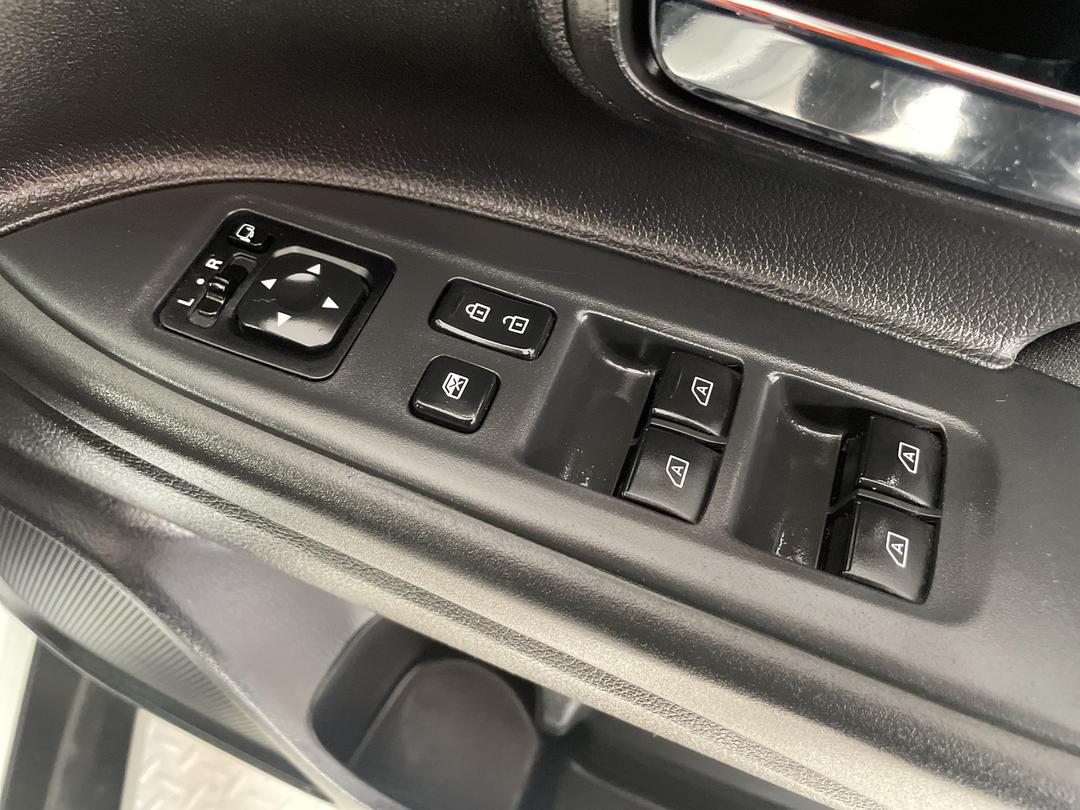 Photo '24' of Mitsubishi Outlander