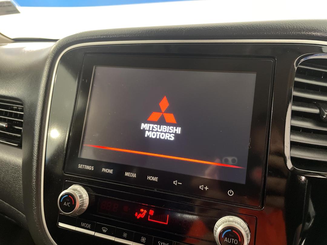 Photo '29' of Mitsubishi Outlander