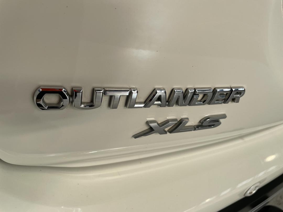 Photo '36' of Mitsubishi Outlander