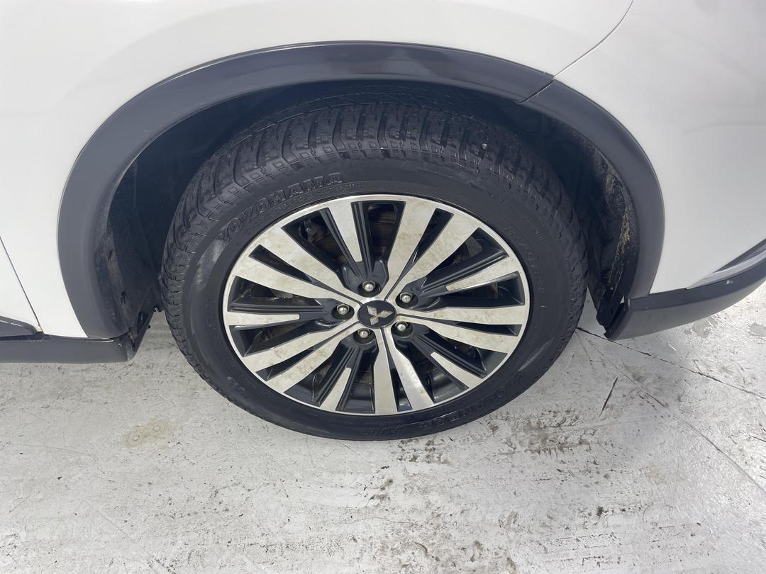 Photo '9' of Mitsubishi Outlander