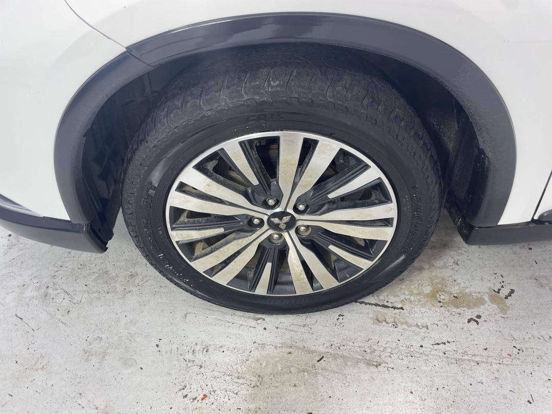 Photo '10' of Mitsubishi Outlander