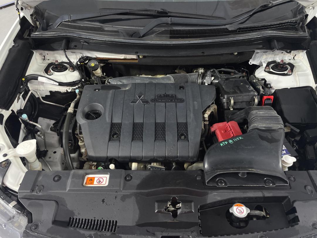 Photo '13' of Mitsubishi Outlander