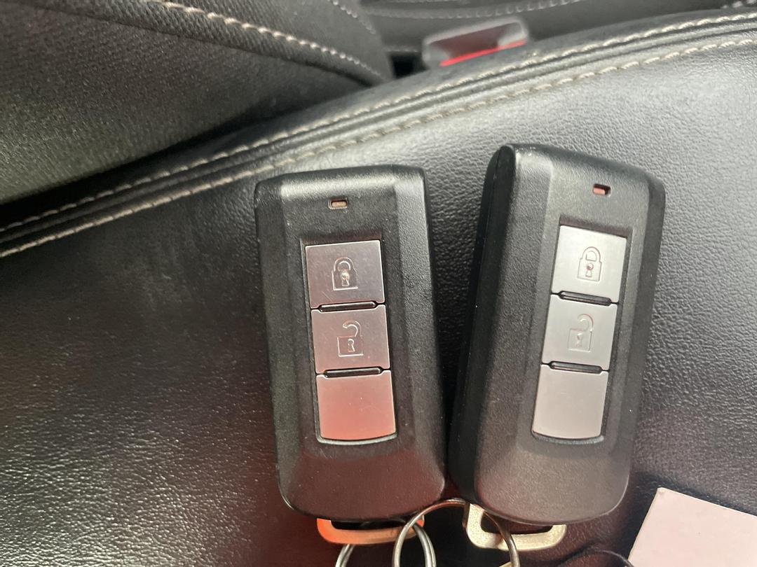 Photo '22' of Mitsubishi Outlander