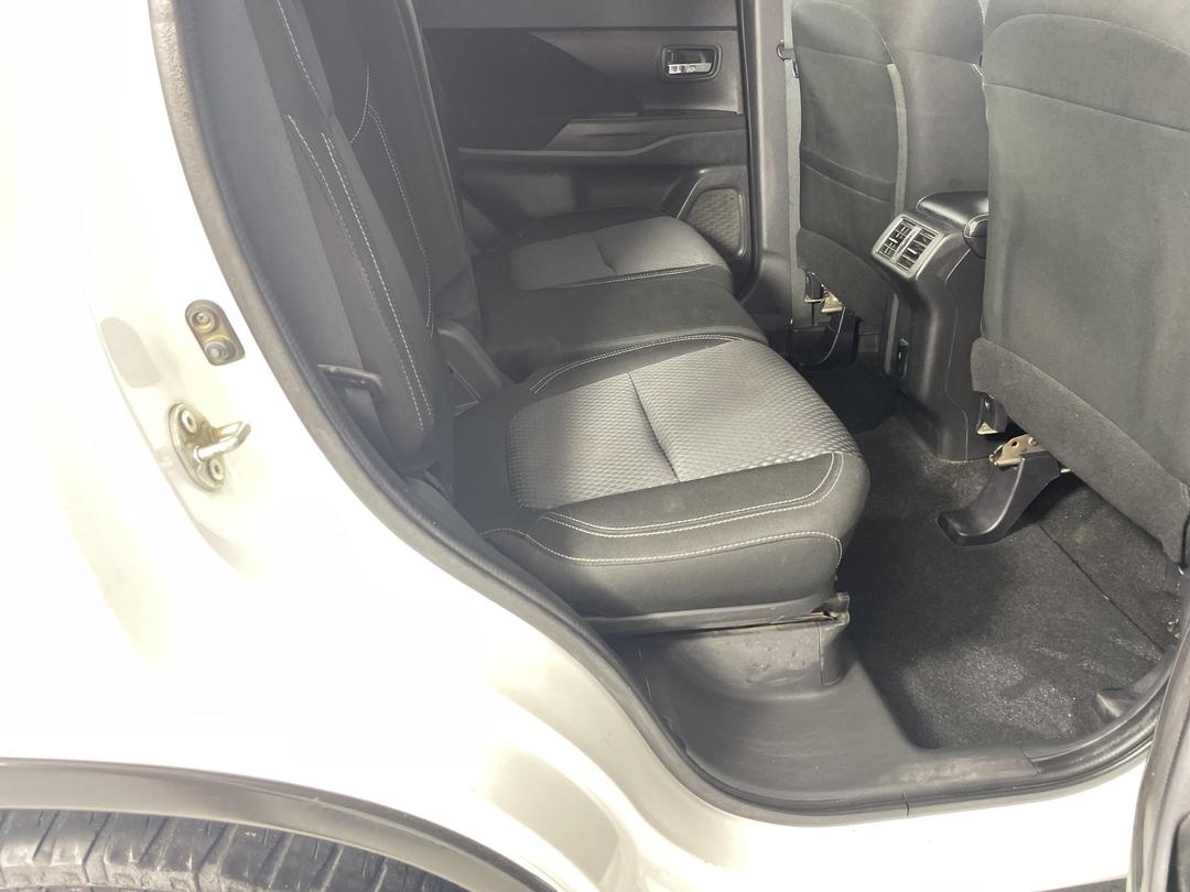 Photo '20' of Mitsubishi Outlander