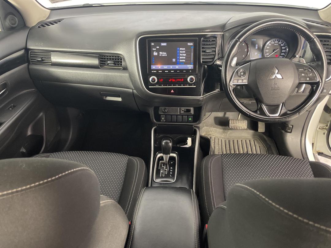 Photo '17' of Mitsubishi Outlander