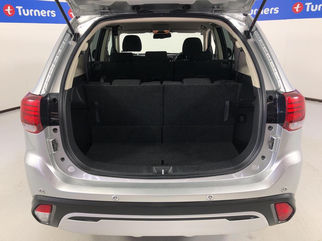 Photo '14' of Mitsubishi Outlander