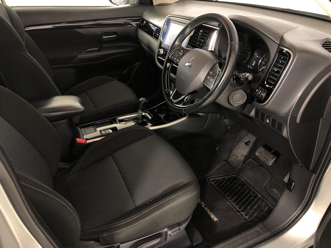 Photo '16' of Mitsubishi Outlander