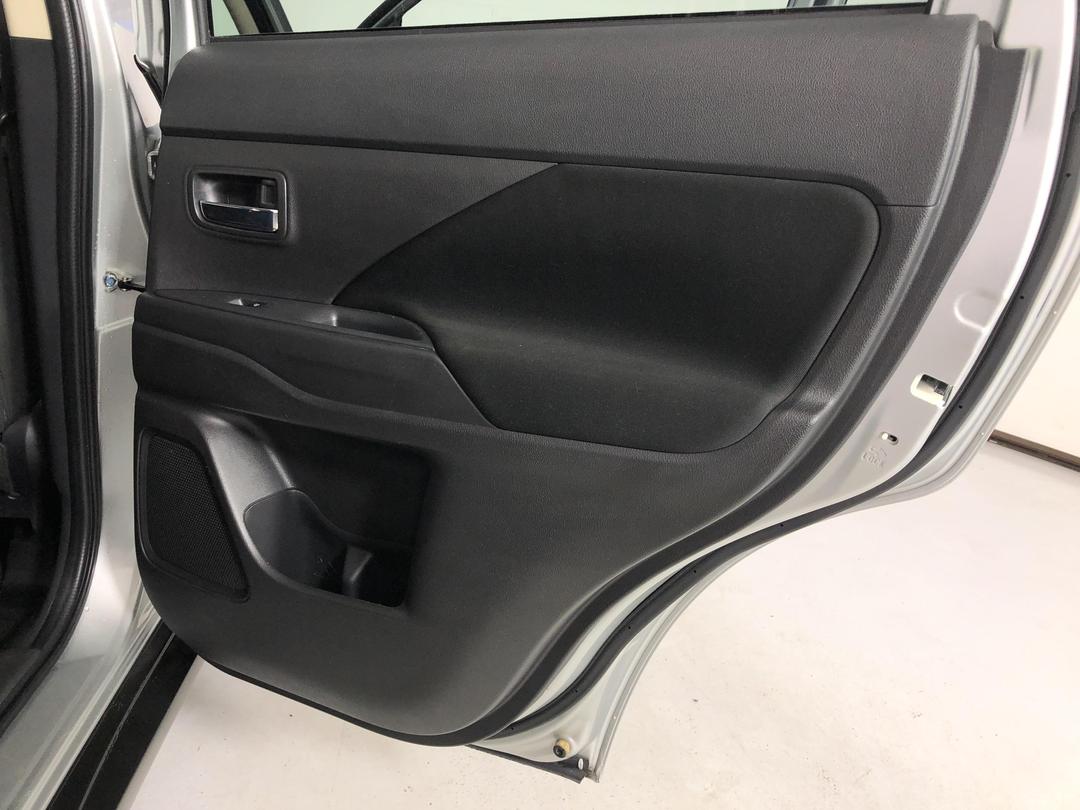 Photo '19' of Mitsubishi Outlander