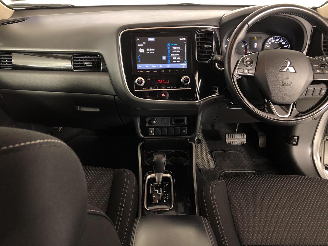 Photo '17' of Mitsubishi Outlander