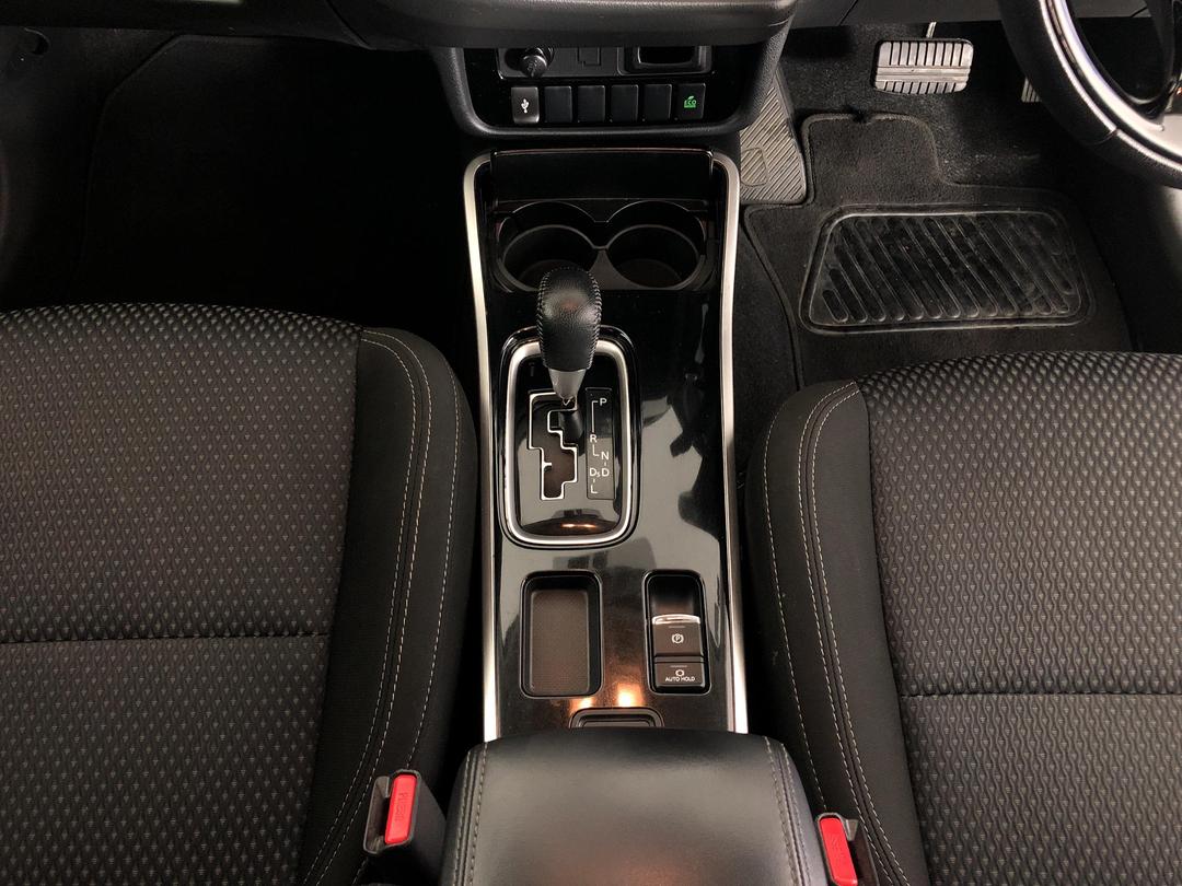 Photo '18' of Mitsubishi Outlander