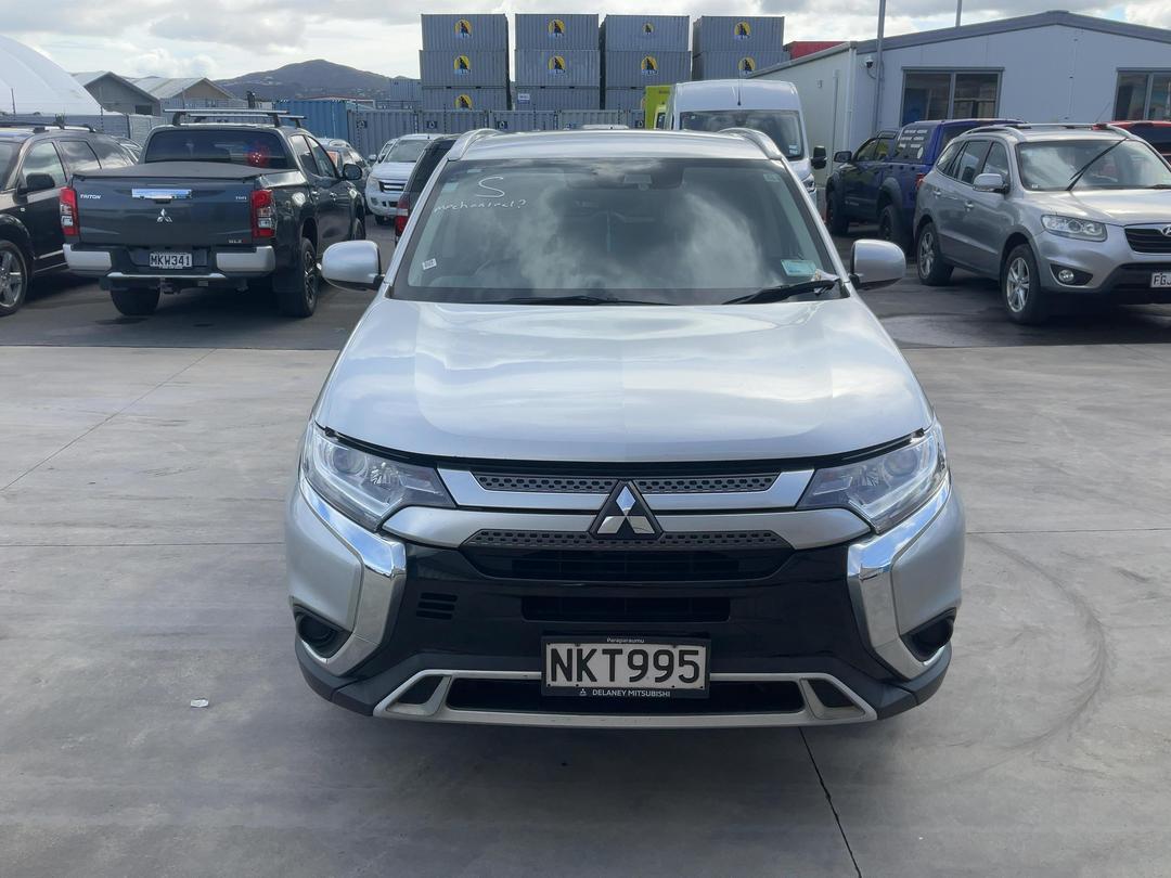 Photo '3' of Mitsubishi Outlander LS Photo '3' of Mitsubishi Outlander LS