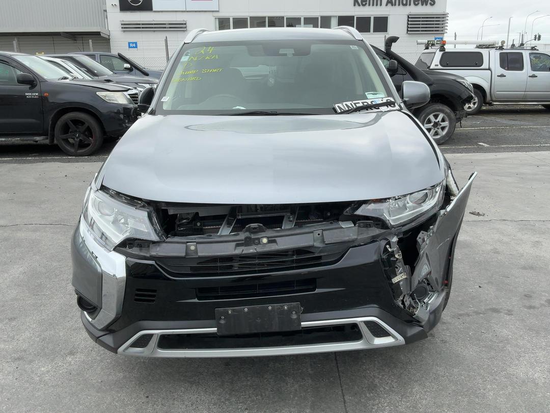 Photo '5' of Mitsubishi Outlander LS Photo '5' of Mitsubishi Outlander LS