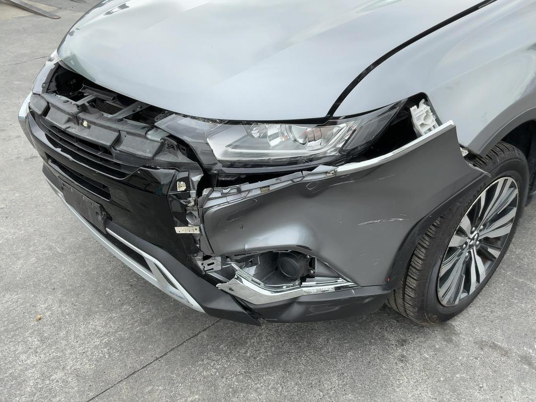Photo '7' of Mitsubishi Outlander LS Photo '7' of Mitsubishi Outlander LS