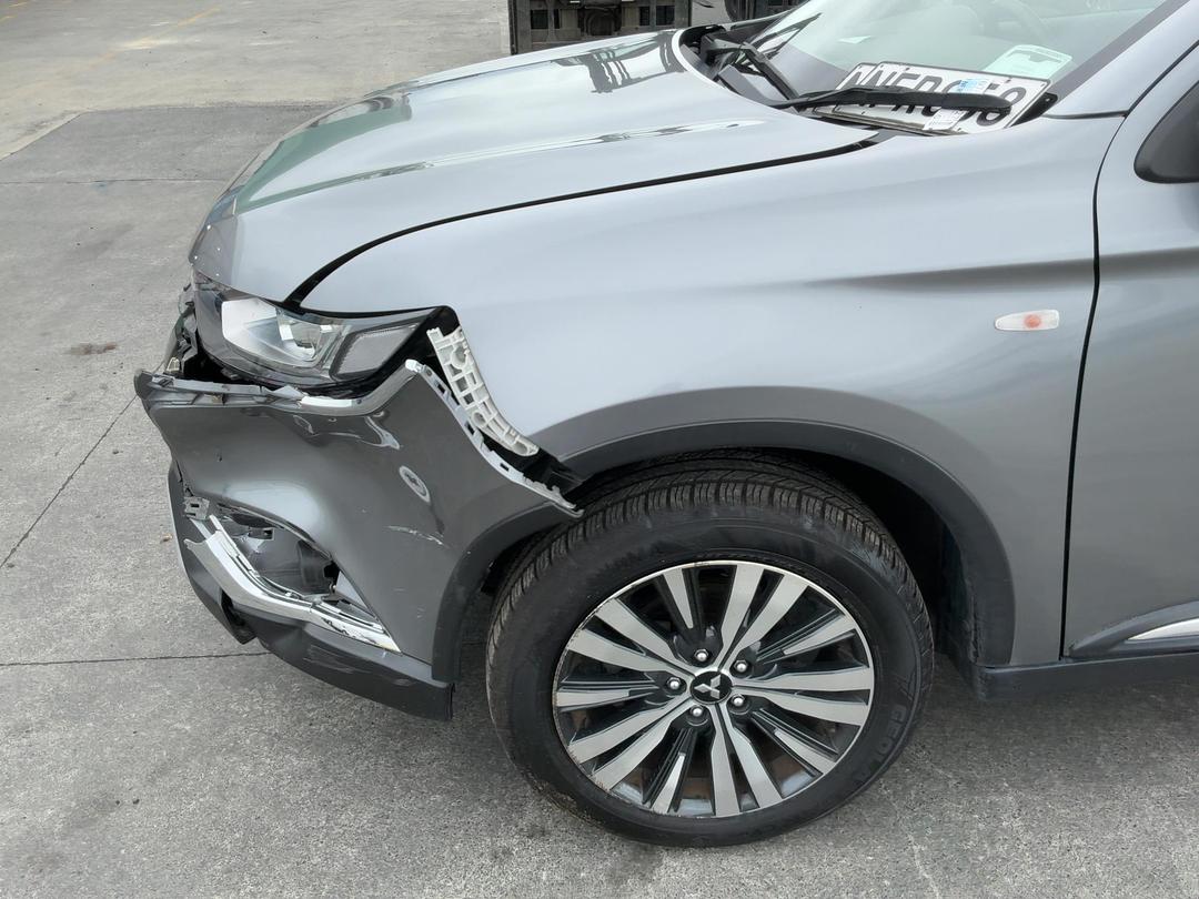 Photo '9' of Mitsubishi Outlander LS Photo '9' of Mitsubishi Outlander LS