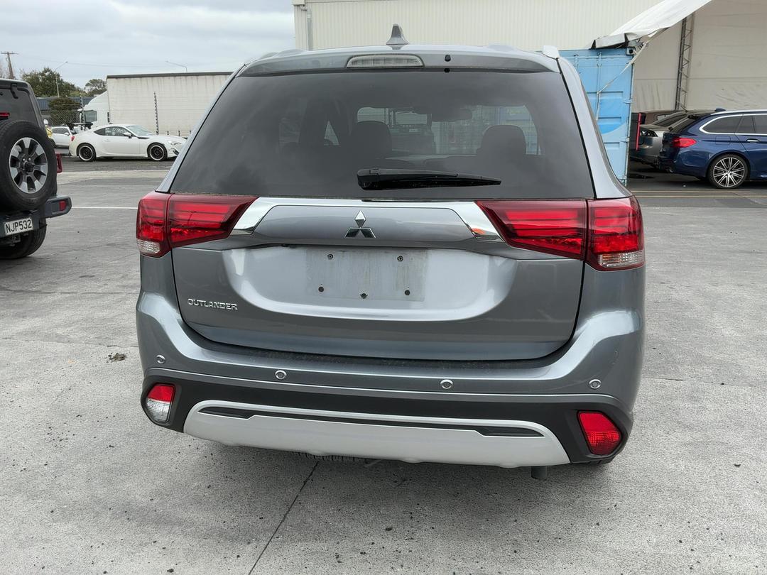 Photo '11' of Mitsubishi Outlander LS Photo '11' of Mitsubishi Outlander LS