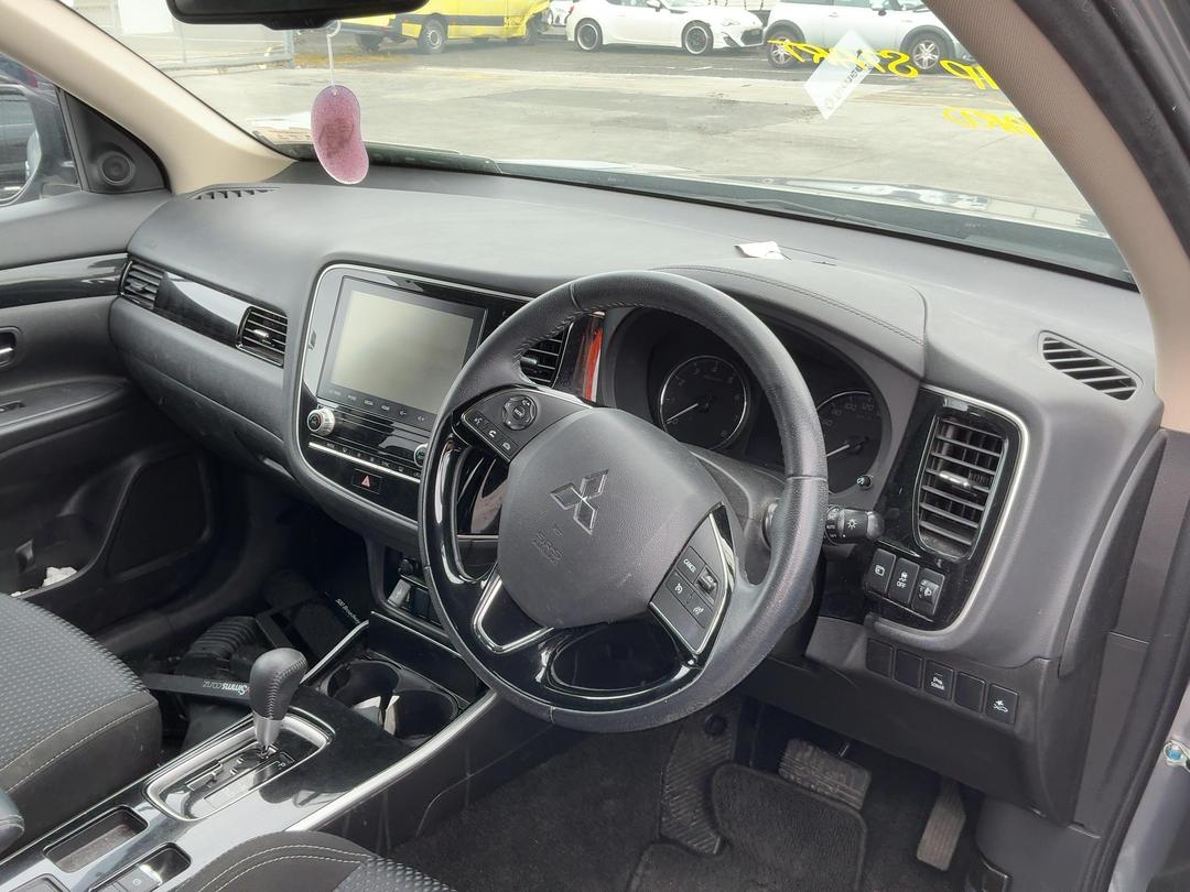 Photo '15' of Mitsubishi Outlander LS Photo '15' of Mitsubishi Outlander LS