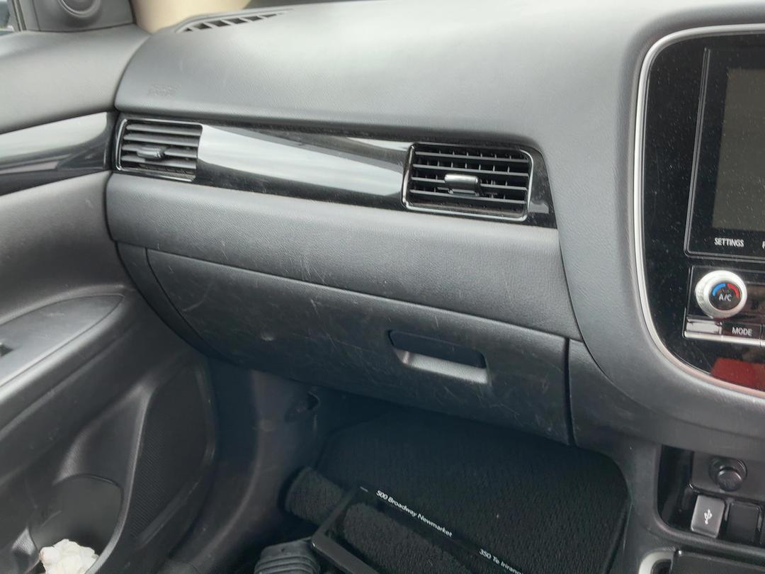 Photo '19' of Mitsubishi Outlander LS Photo '19' of Mitsubishi Outlander LS
