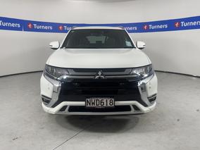Photo '2' of Mitsubishi Outlander