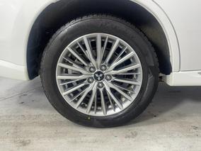 Photo '12' of Mitsubishi Outlander