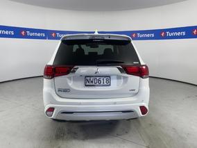 Photo '6' of Mitsubishi Outlander