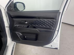 Photo '15' of Mitsubishi Outlander