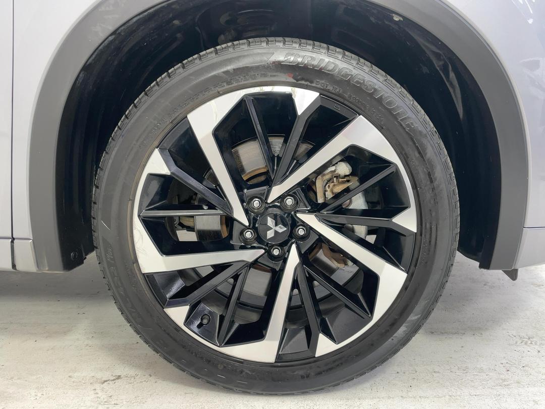 Photo '9' of Mitsubishi Outlander