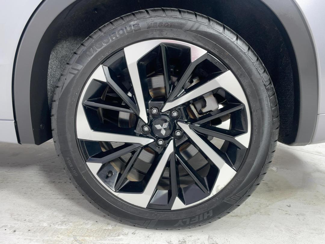Photo '11' of Mitsubishi Outlander