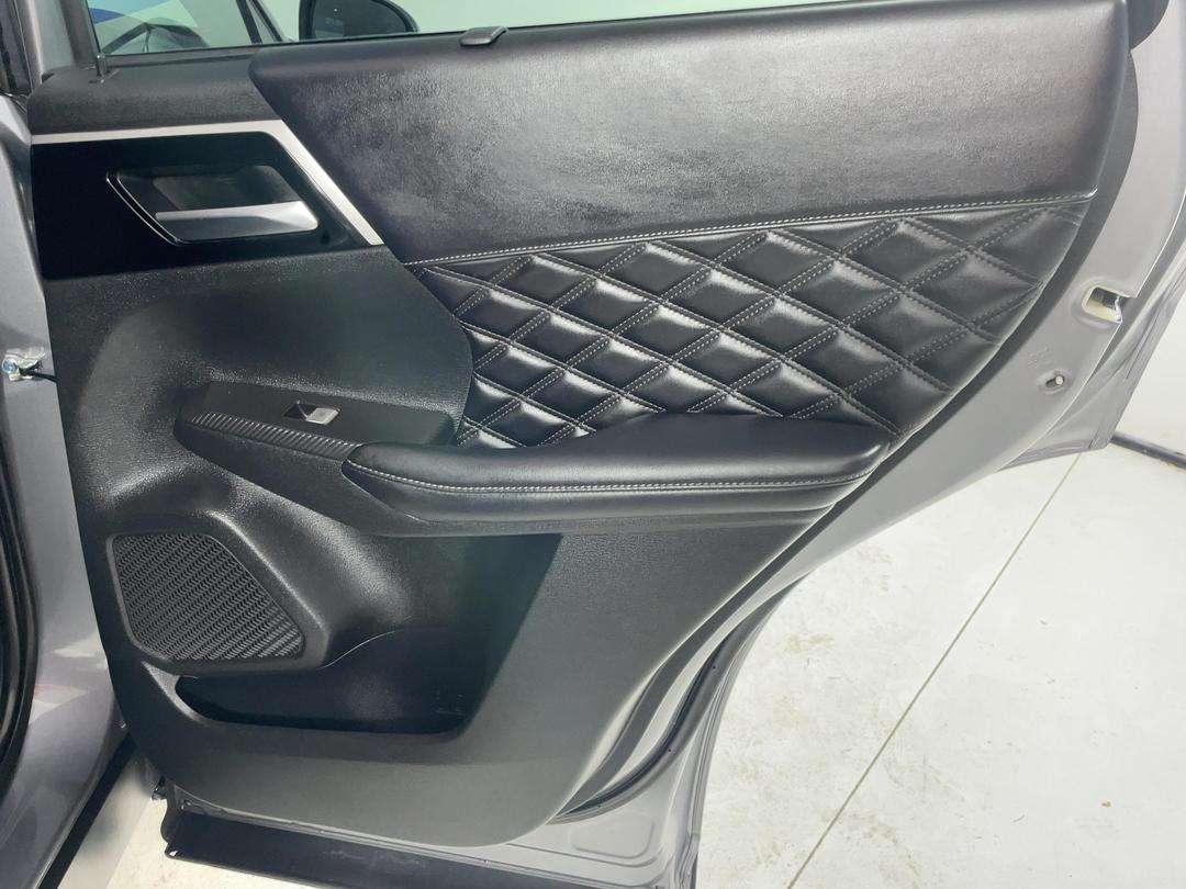 Photo '19' of Mitsubishi Outlander