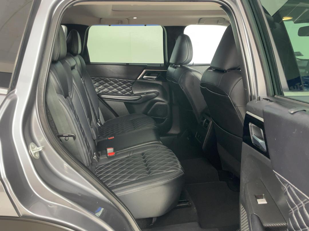 Photo '20' of Mitsubishi Outlander