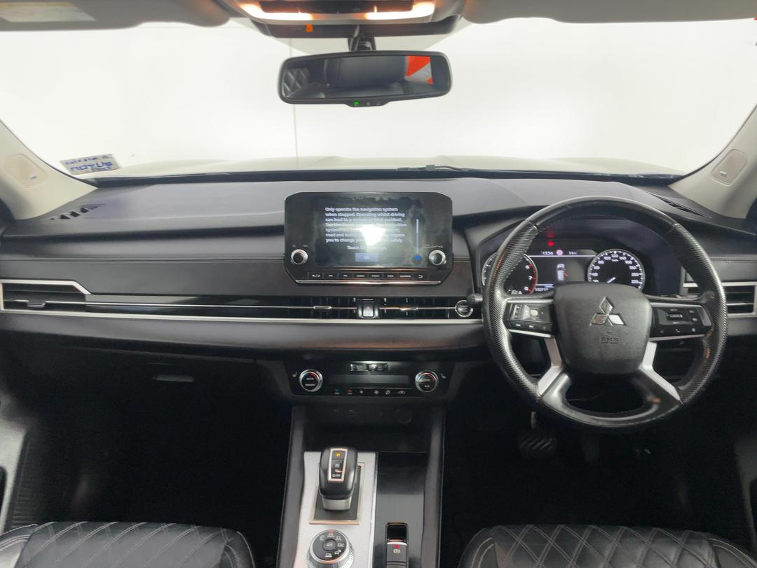 Photo '17' of Mitsubishi Outlander