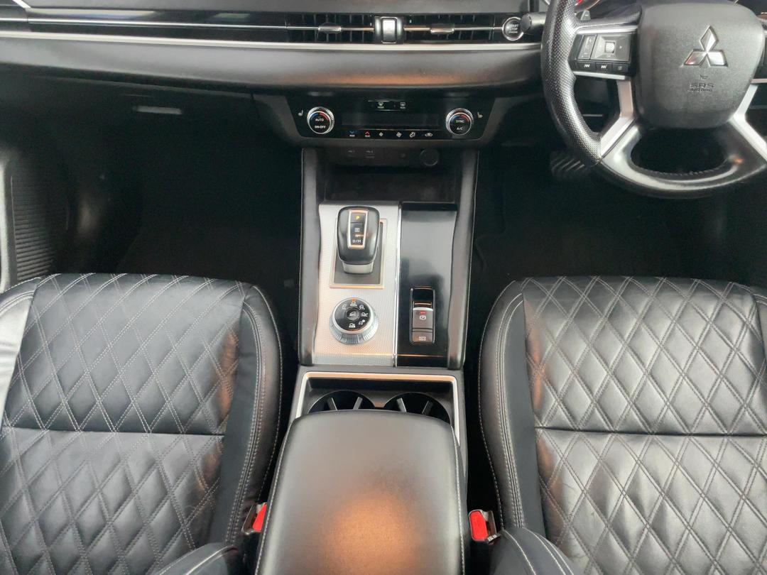 Photo '18' of Mitsubishi Outlander