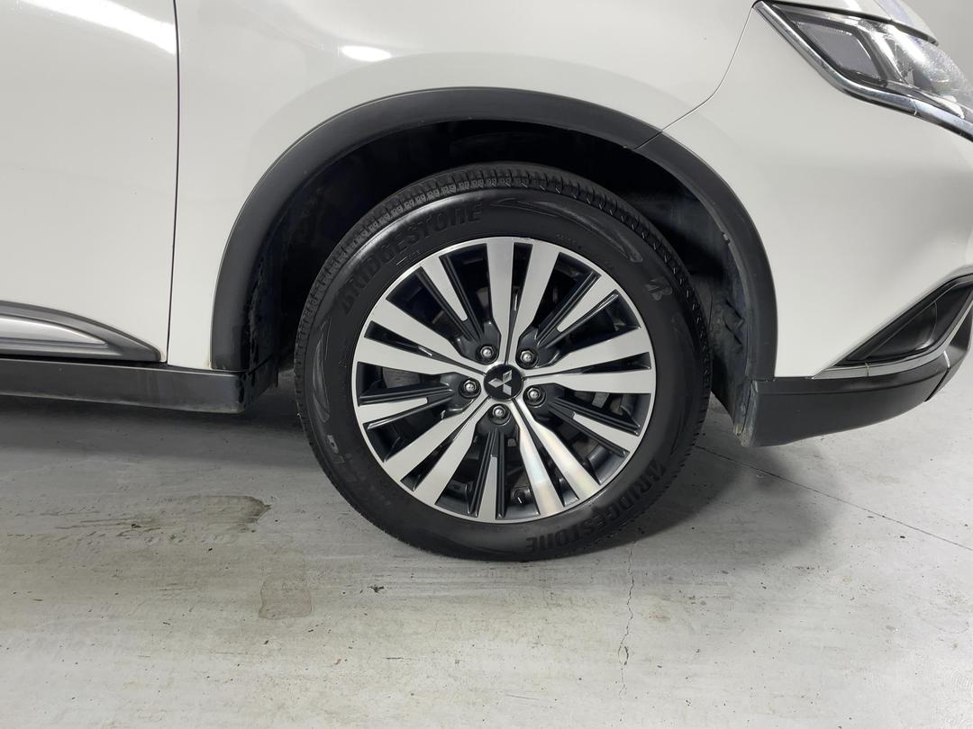 Photo '9' of Mitsubishi Outlander