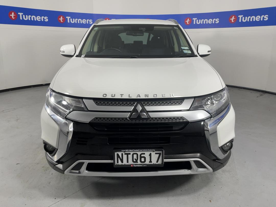 Photo '2' of Mitsubishi Outlander