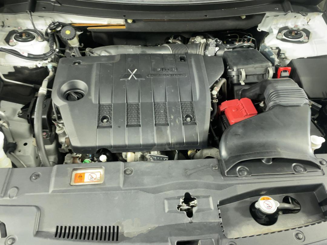 Photo '13' of Mitsubishi Outlander