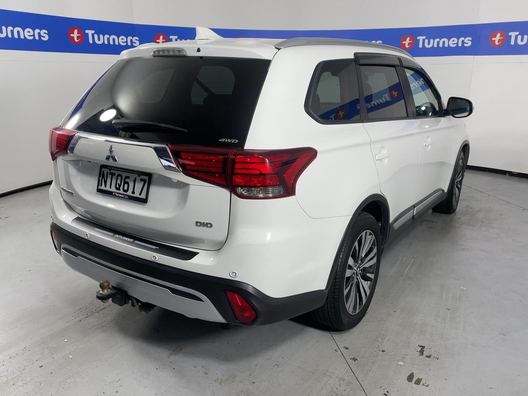 Photo '7' of Mitsubishi Outlander