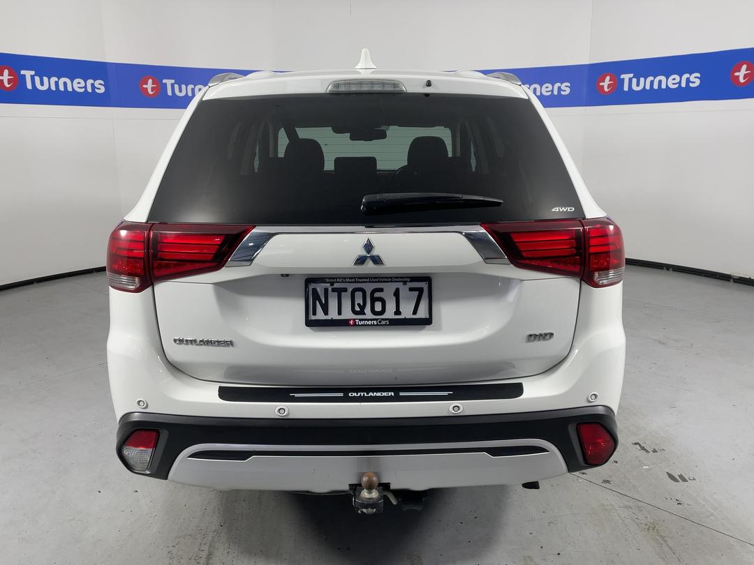 Photo '6' of Mitsubishi Outlander