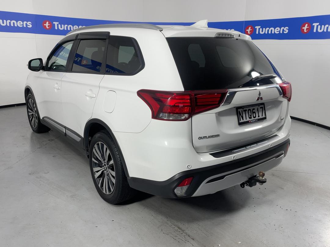 Photo '5' of Mitsubishi Outlander